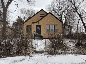 Building Photo - 509 S 9th St