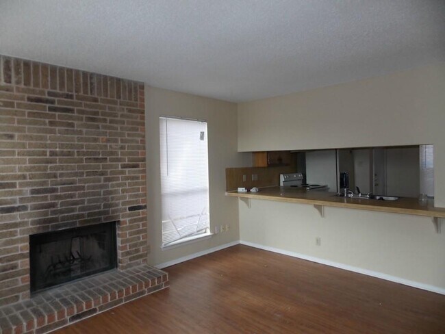 Foto del edificio - 8104 Dunn St