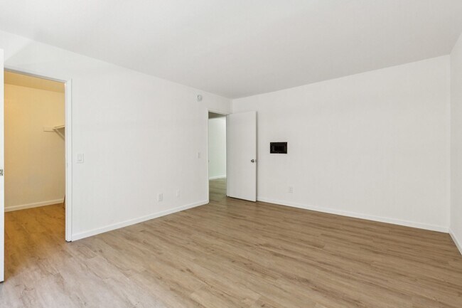 Foto del edificio - Newly Renovated 1BD Condo Available Now!  ...