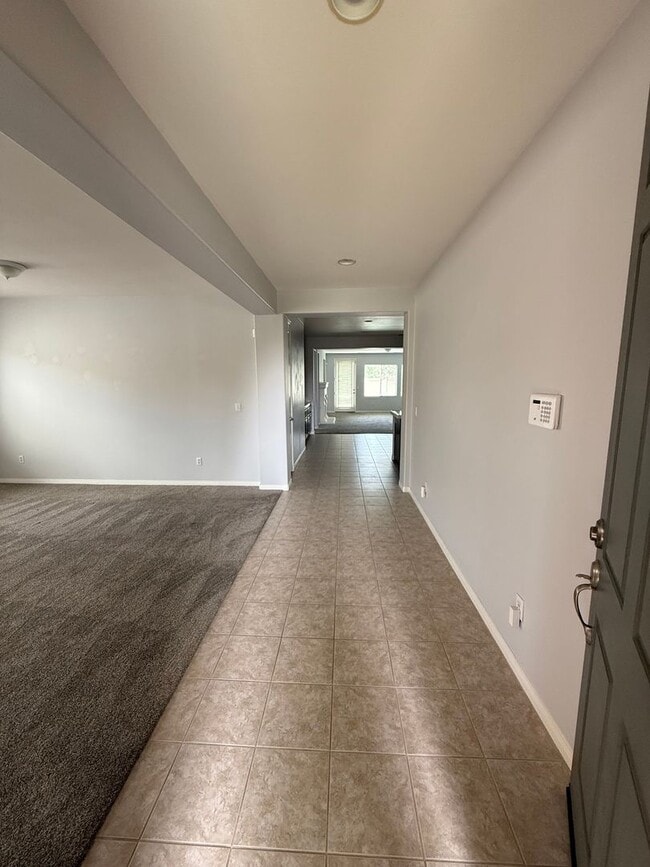 Building Photo - Elegant 4-Bedroom, 3-Bathroom Home with 3-...