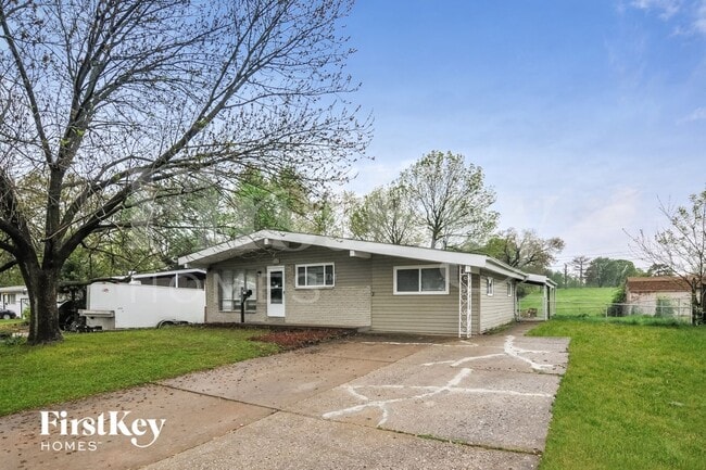 Building Photo - 2490 Flamingo Dr