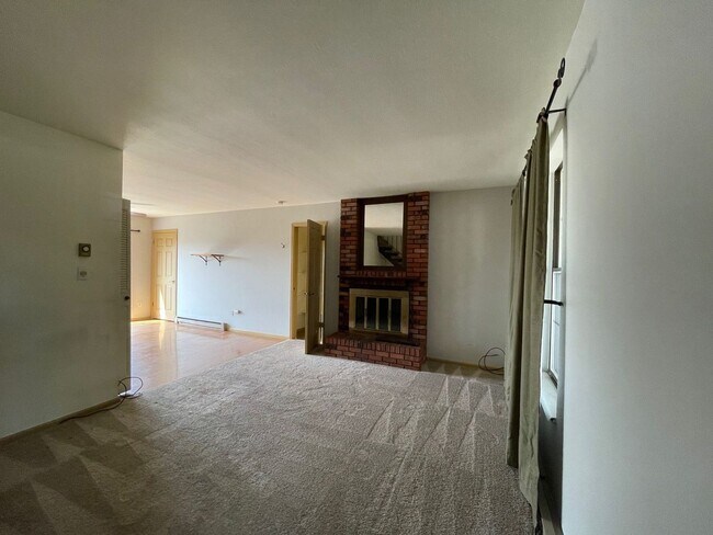 Building Photo - Nice 2 Story Townhome with Garage