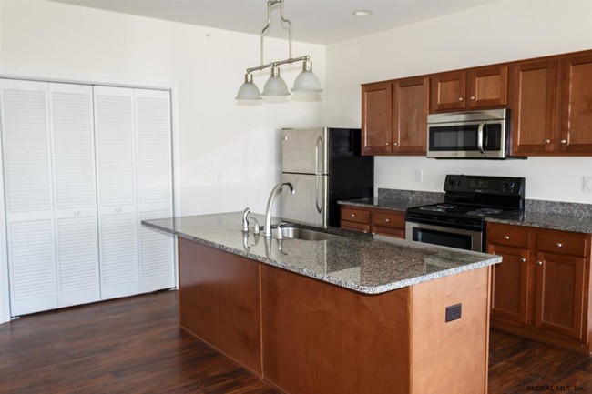 Building Photo - 1035 US-9W