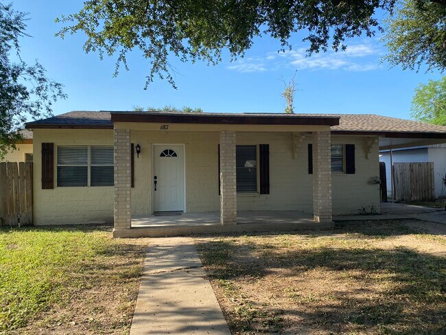 Building Photo - 687 W Gem Ave