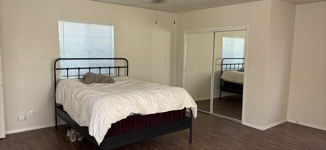 Foto del edificio - 2405 W Monterey Ave