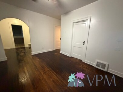 Foto del edificio - 1213 E Fox St