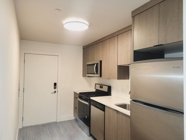 Photo - L0478-353 FAILING Apartment