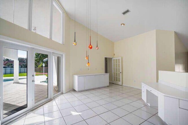 Building Photo - 14210 SW 104th Ave