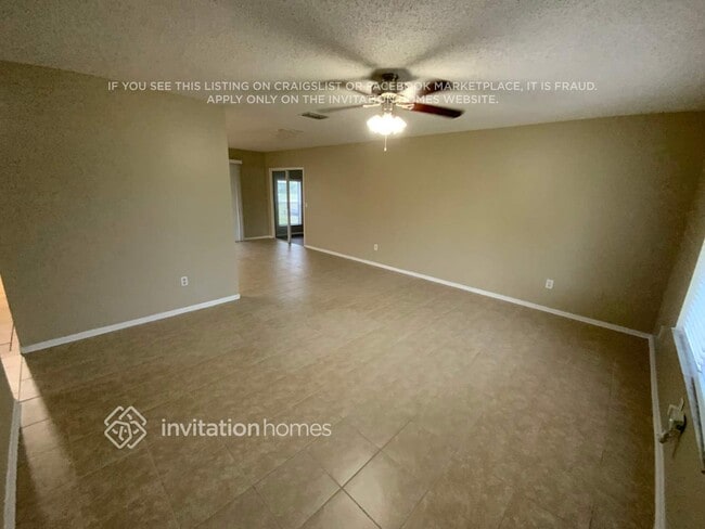 Building Photo - 806 Tappen Ct NE