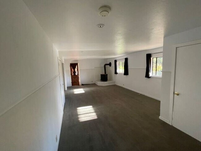 Foto del edificio - 1 br, 1 bath House - 155 Sacramento Ave