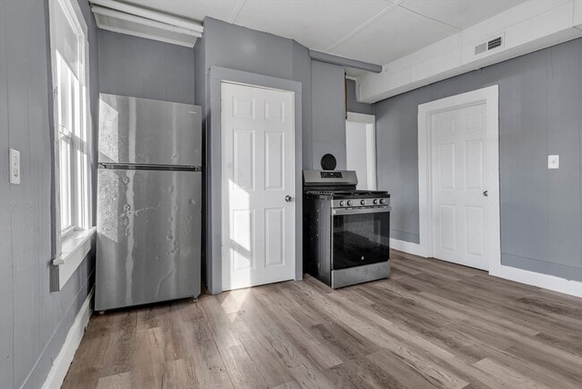 Foto del edificio - 13 Plain St