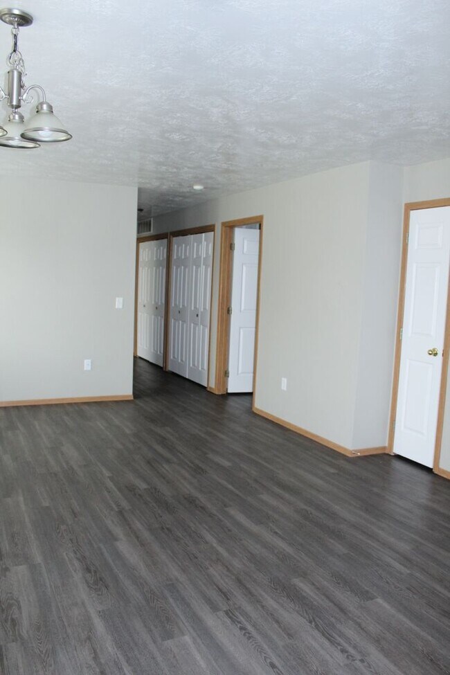 Village Square Apartments 1908 S Village Square Cir Sioux Falls, SD