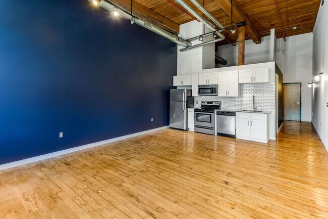 Building Photo - Werthan Lofts 1 Bed 1 Bath Available NOW!