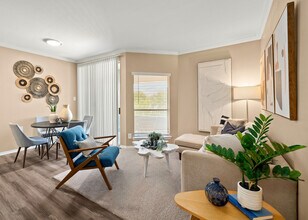 Building Photo - Lakeview At Parkside