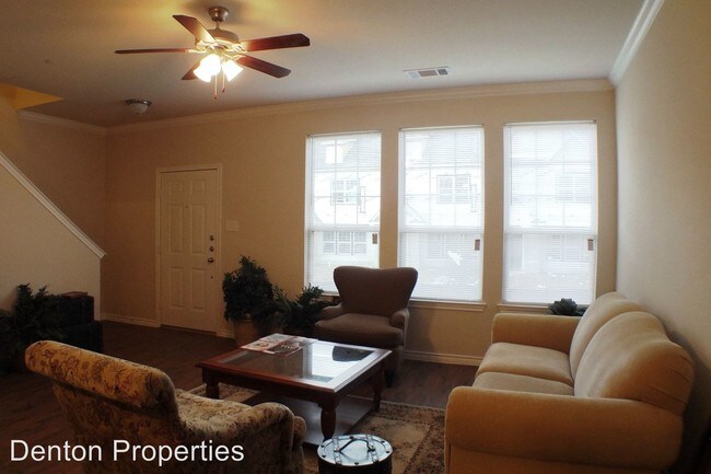 Building Photo - 3 br, 2.5 bath Apartment - 5528 Dolores Pl.
