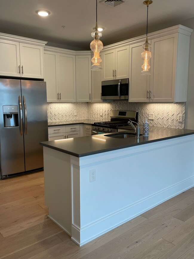 Kitchen View - 532 Marina Pointe Dr