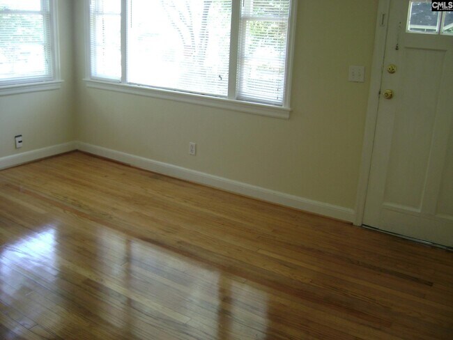 Foto del edificio - 1402 Crestwood Dr