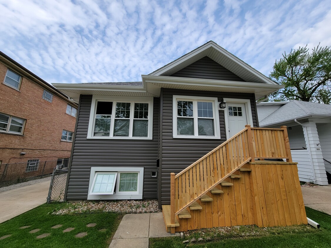 Primary Photo - 2310 N 75th Ave