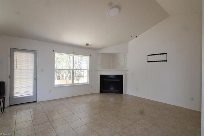 Foto del edificio - 2133 Rindle Dr