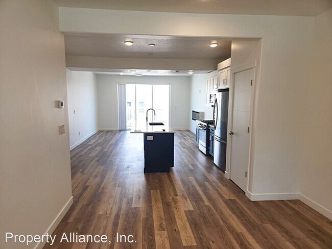 Building Photo - 2 br, 2.5 bath House - 6688 N. Silver Cree...