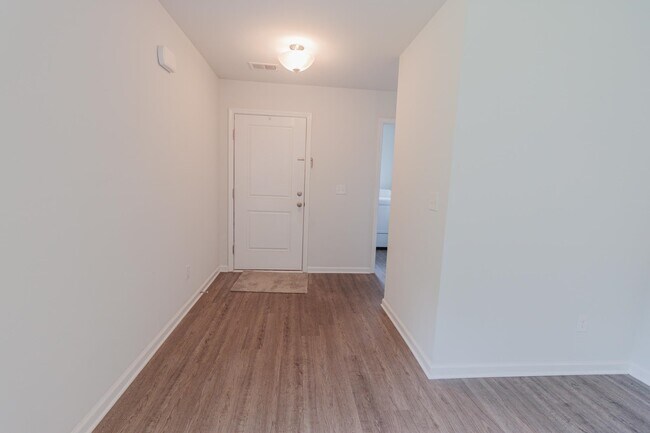 Building Photo - 591 Mossbank Loop