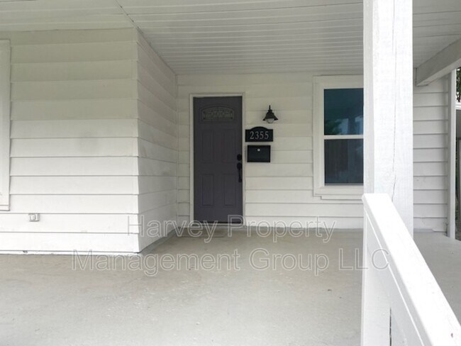 Foto del edificio - 2355 N Kenwood Ave