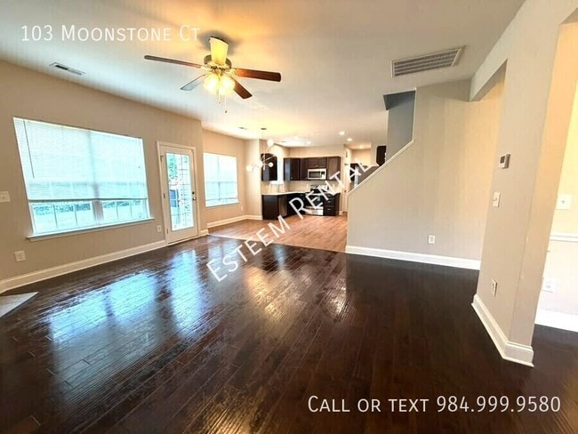 Foto del edificio - 103 Moonstone Ct