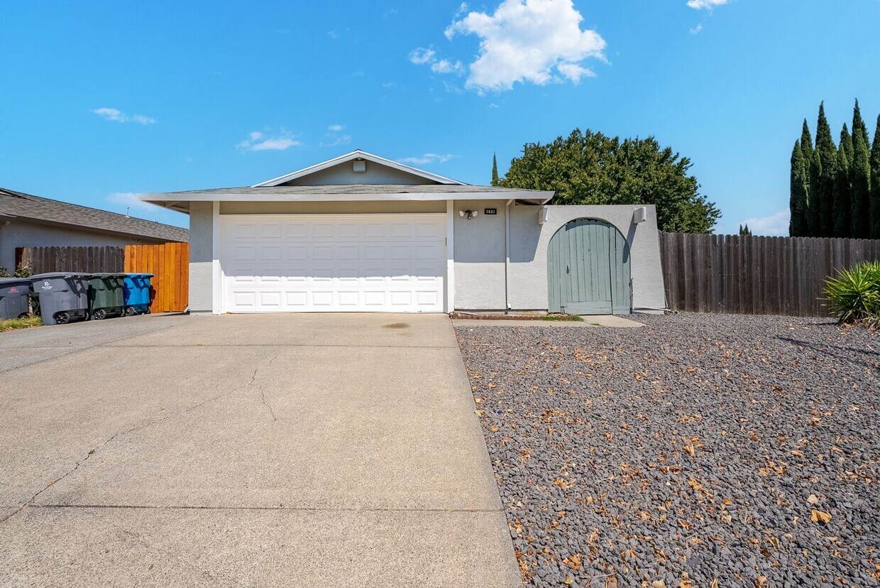 Primary Photo - 1821 Alamo Dr