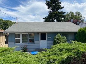 Building Photo - 4226 27th Ave W