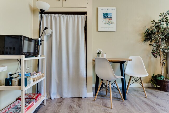 Foto del edificio - 729 E 18th Aly