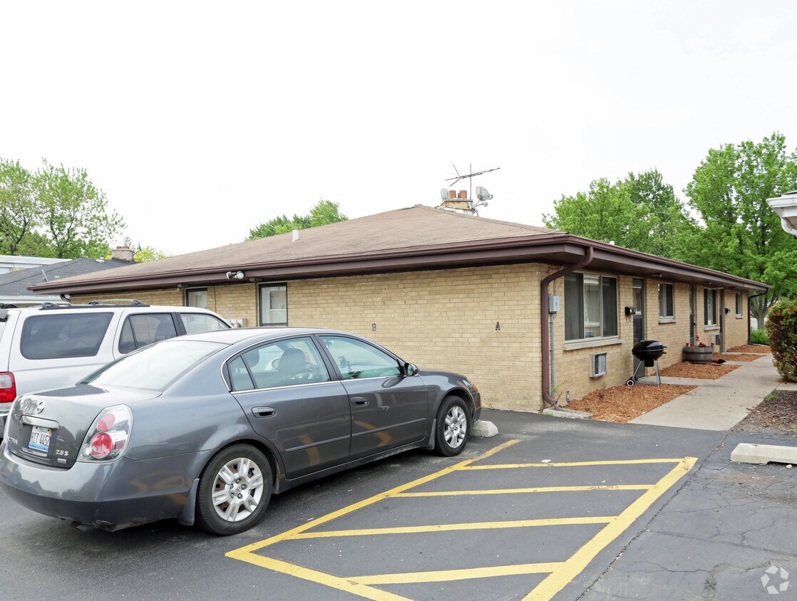 Building Photo - 136 E Lorraine Ave