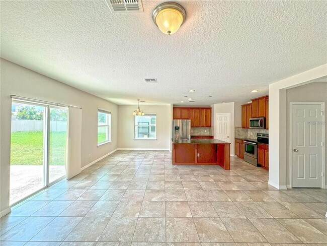 Building Photo - 3370 Mount Vernon Way