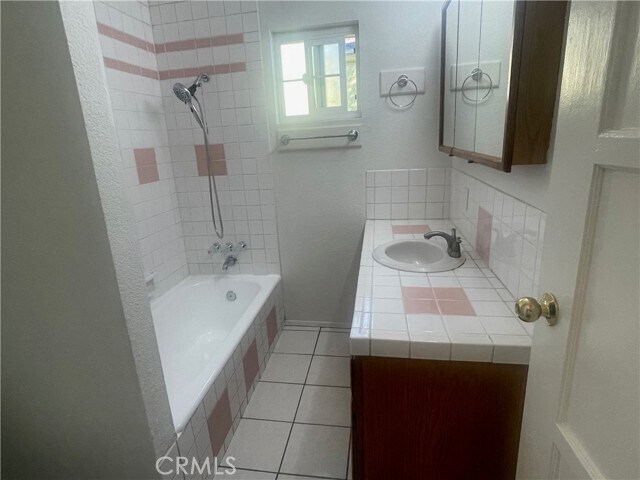 Foto del edificio - 1139 W 102nd St