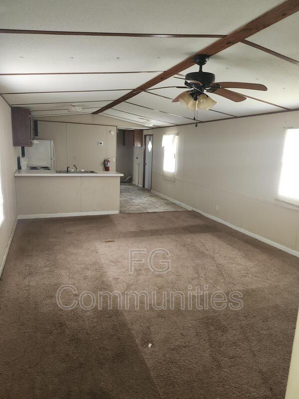 Foto del edificio - 1003 Crystal Blvd