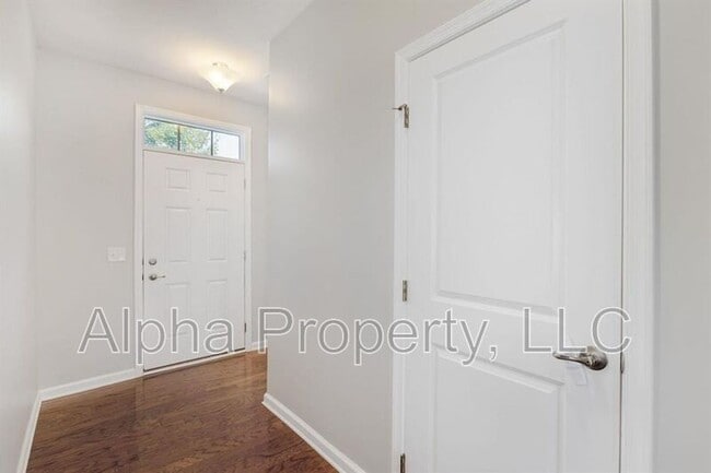 Building Photo - 28 Irvington Dr