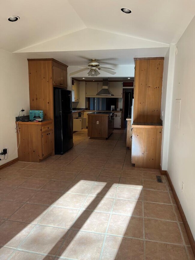 Building Photo - 9077 Henderson Ln