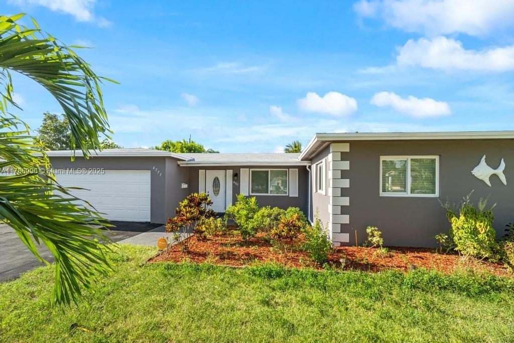 Foto principal - 4777 NW 5th St