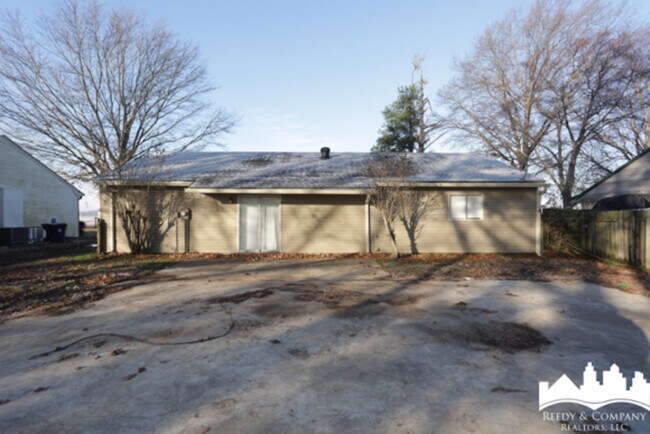 Building Photo - 117 Gavin Rd