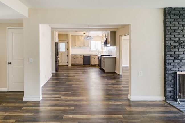 Building Photo - Beautifully Remodeled 4 Bed / 2 Bath Home in Prime Inglewood — Detached Garage + Spacious Yard