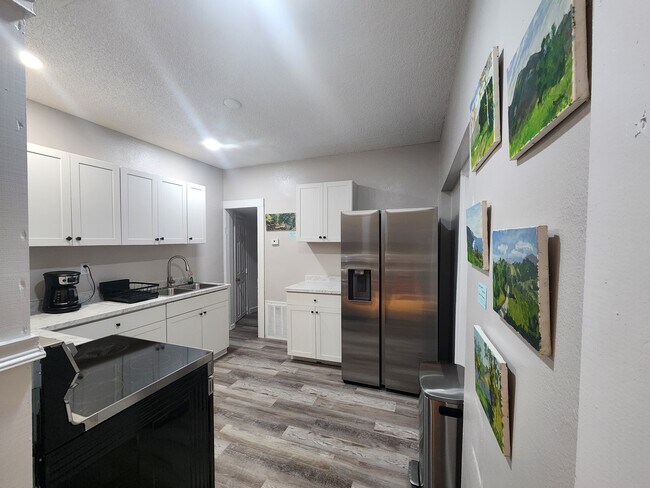 Foto del edificio - 2138 Tilden St