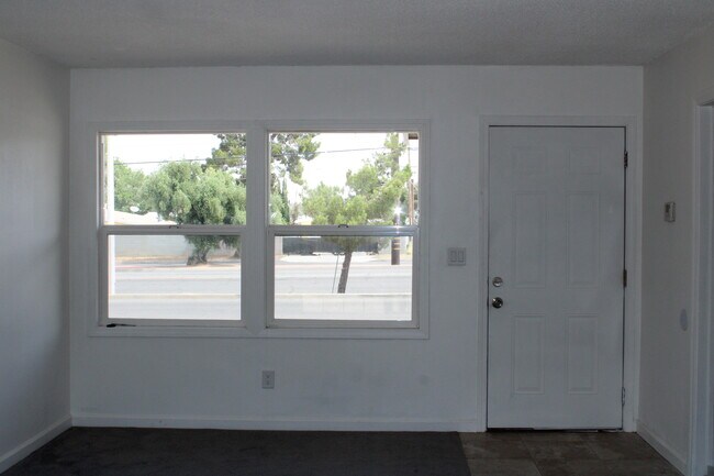 Building Photo - 144 E Avenue Q