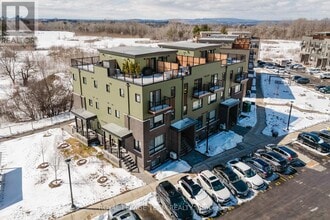 Building Photo - 622 Mishi Private