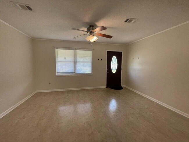 Building Photo - Charming new rental and ready for move in!