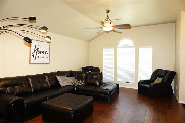 Foto del edificio - 3127 Morning Meadow Ln