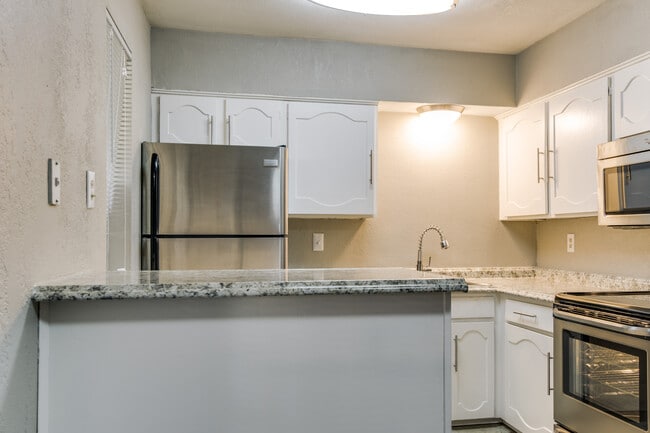 Building Photo - 4114 Avondale Ave