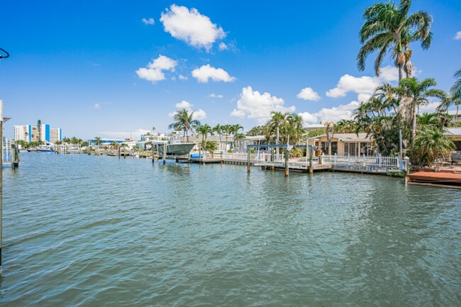Foto del edificio - 14827 N Bayshore Dr