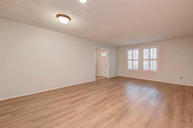 Foto del edificio - 14343 Misty Meadow Ln