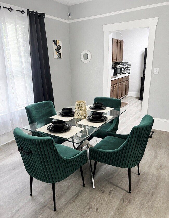 Foto del edificio - 1438 E 14th St