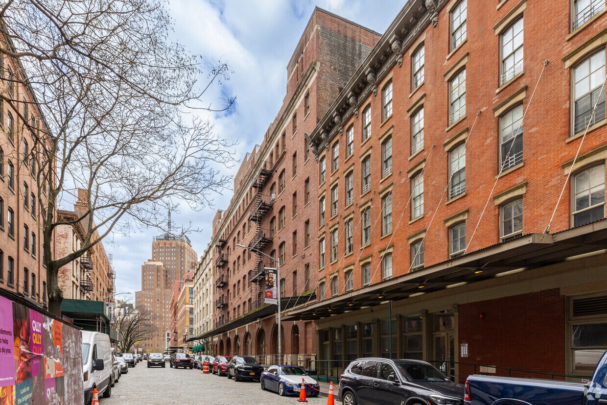 Primary Photo - 60-60 Beach St
