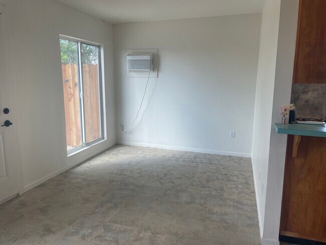 13429-4 DR - 13429 Davenport St